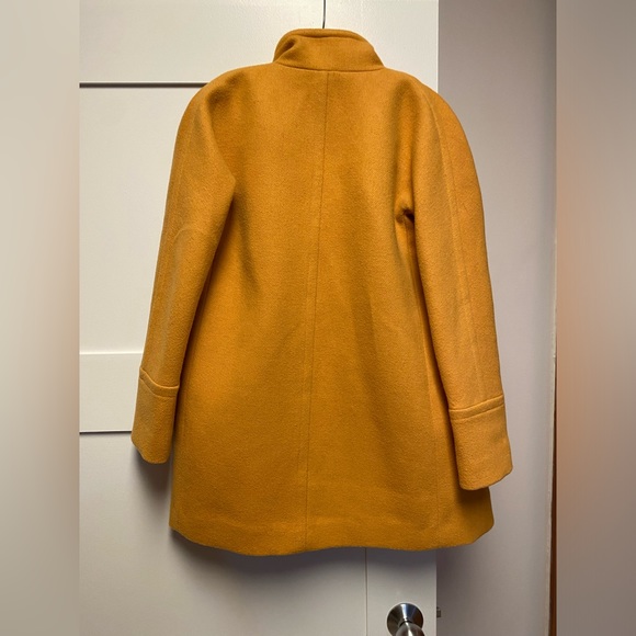 Yellow Coat - Picture 5 of 11